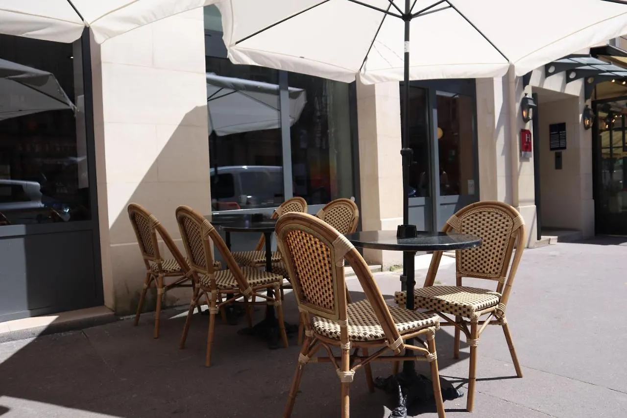 Timhotel Le Louvre Paryż