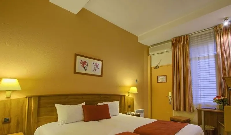 Timhotel Le Louvre Paryż