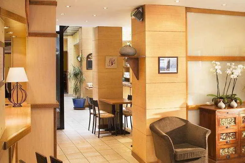Timhotel Le Louvre Paryż